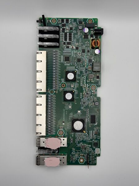 File:Zyxel XMG1915-10EP top.jpeg
