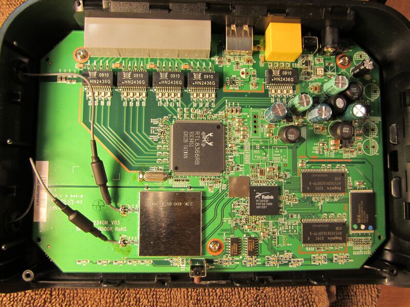 File:20120702022315!Belkin F5D8235-4 v2 (v20xx) board top.jpg